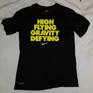 💥1/2 off bundles💥 Nike Dri-fit graphic tee